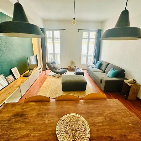 Cozy Nest For 6 In Downtown Apartament